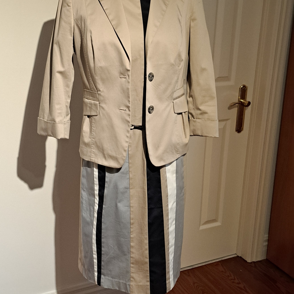 Beige Blazer Size 40